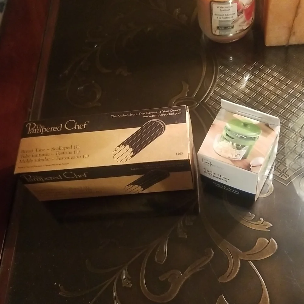 Pampered Chef Scalloped Bread Tube New + Garlic Slicer/ Chopper New